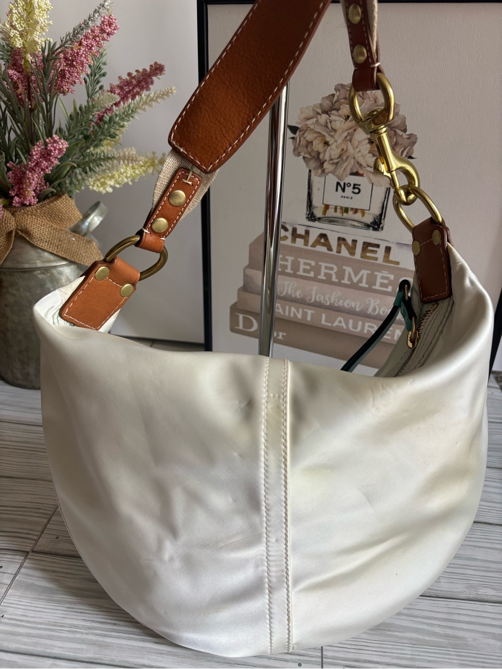Vintage Y2K Coach Ivory Satin Hampton Shoulder Hobo Bag - Picture 4 of 15
